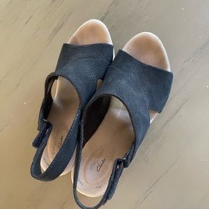 Clark’s Ultimate Comfort Collection size 8.5 in very good condition.